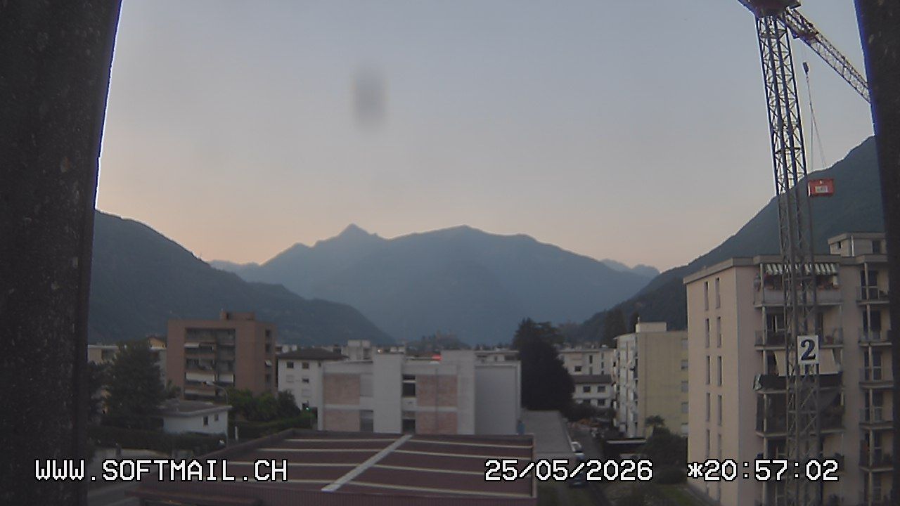 Bellinzona: Tessin, Schweiz: Giubiasco Richtung 3 Castelli di