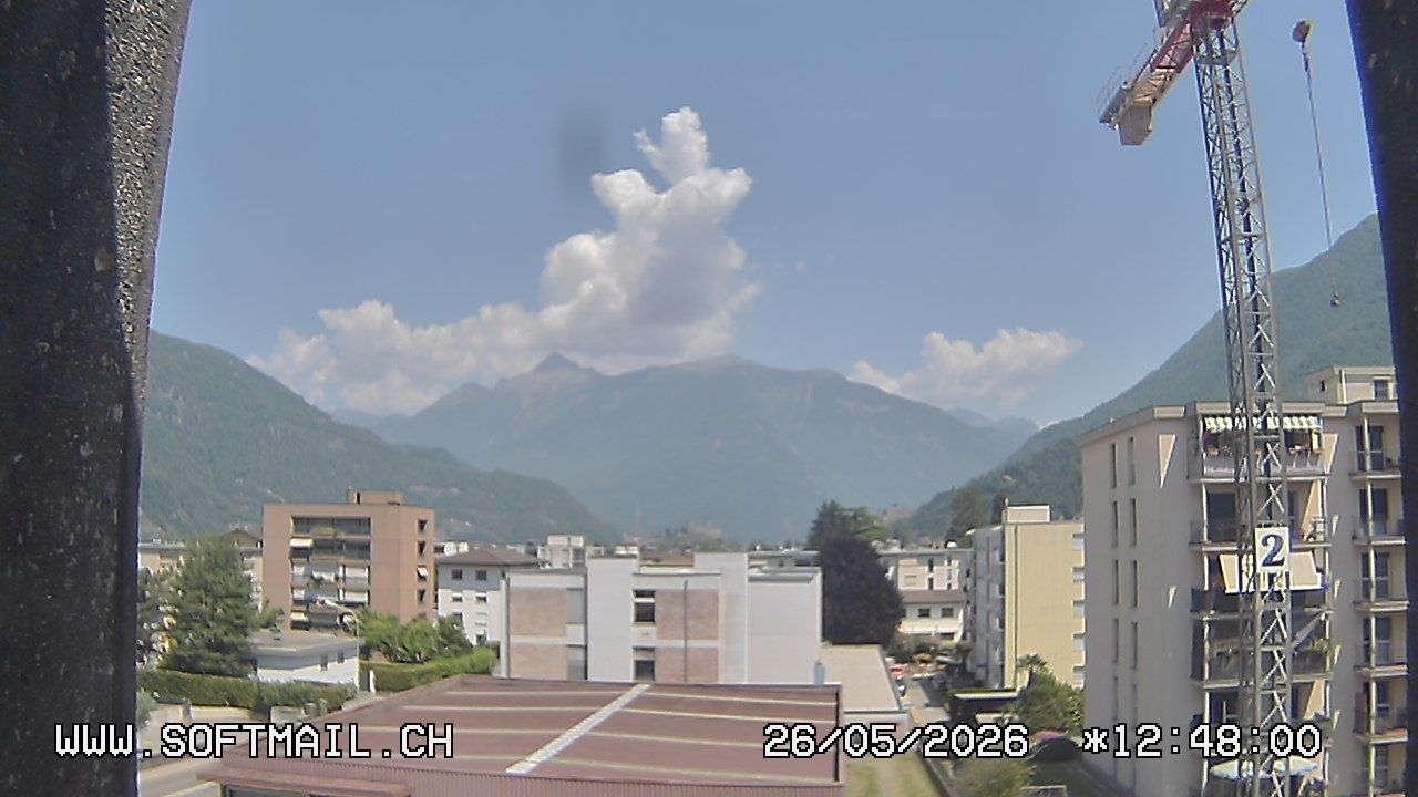 Bellinzona: Tessin, Schweiz: Giubiasco Richtung 3 Castelli di