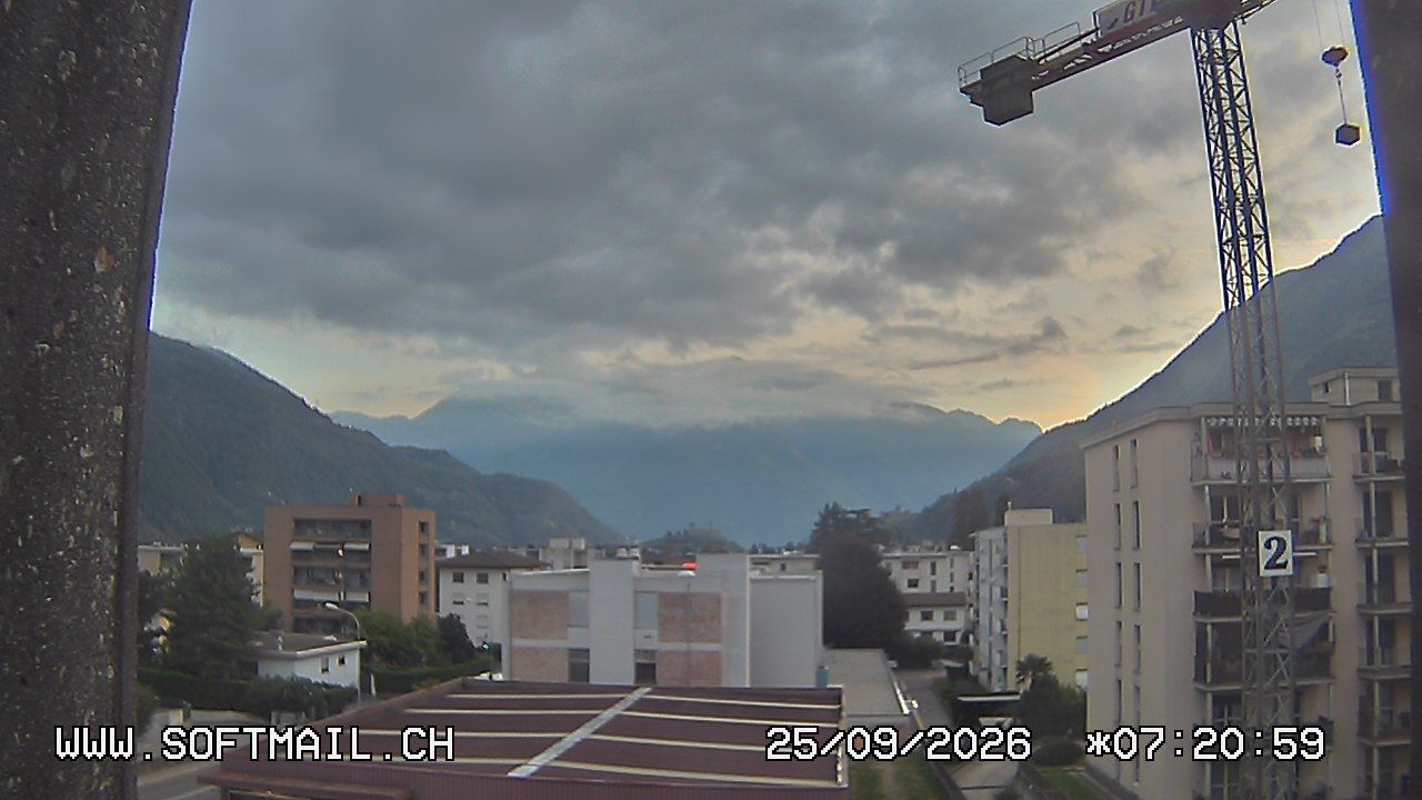 Bellinzona › Norden: Tessin, Schweiz: Giubiasco Richtung 3 Castelli di