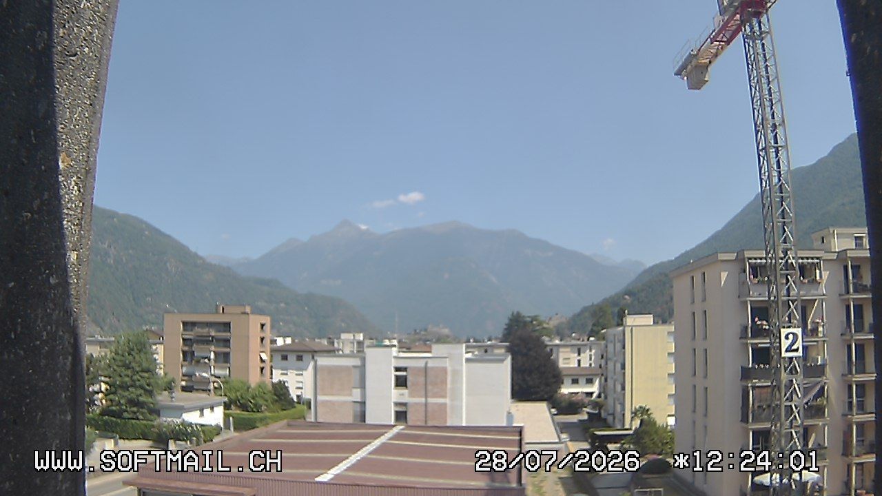 Bellinzona: Tessin, Schweiz: Giubiasco Richtung 3 Castelli di
