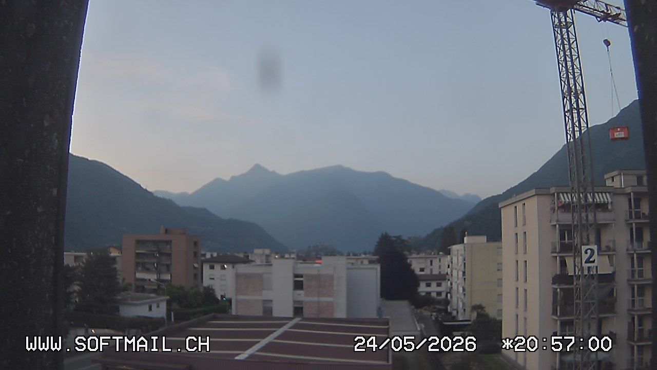 Bellinzona: Tessin, Schweiz: Giubiasco Richtung 3 Castelli di