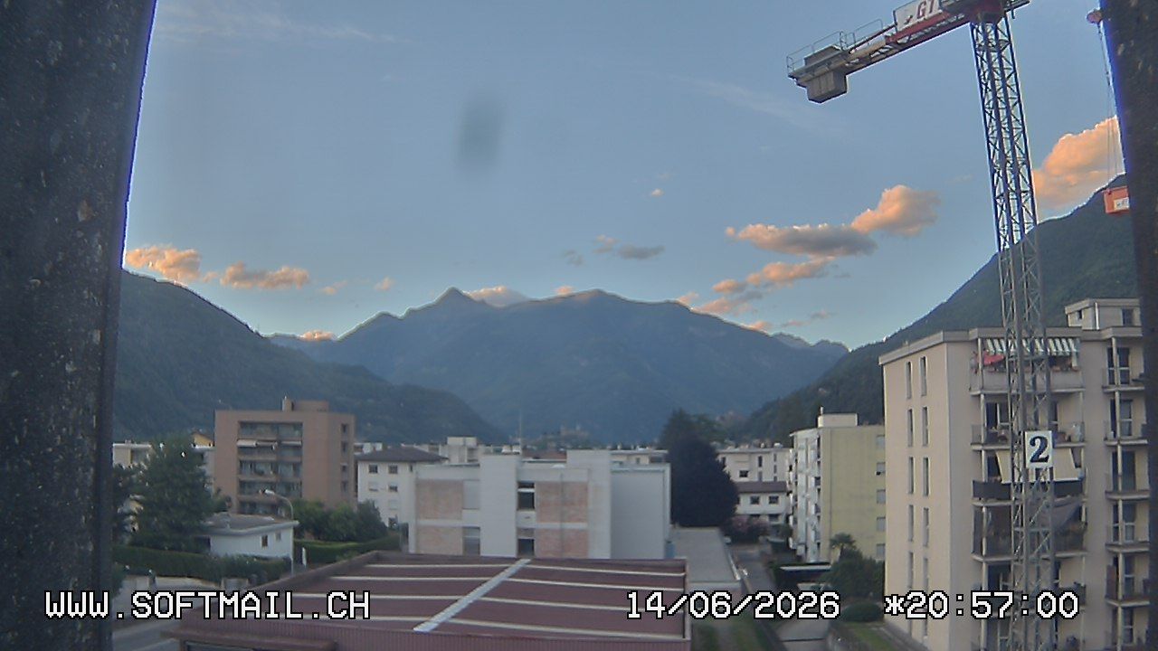 Bellinzona: Tessin, Schweiz: Giubiasco Richtung 3 Castelli di