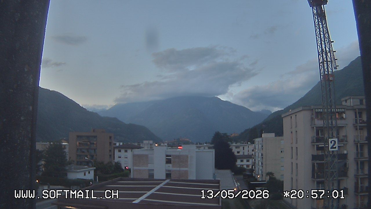 Bellinzona: Tessin, Schweiz: Giubiasco Richtung 3 Castelli di