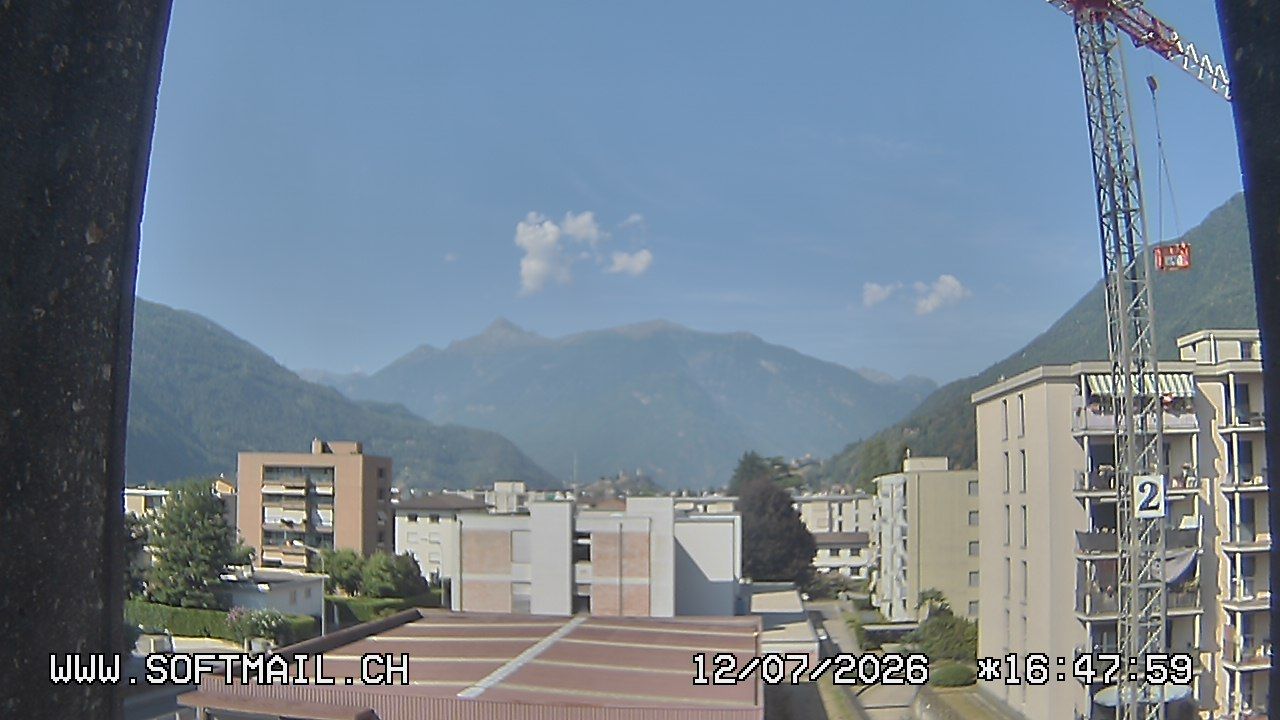 Bellinzona: Tessin, Schweiz: Giubiasco Richtung 3 Castelli di