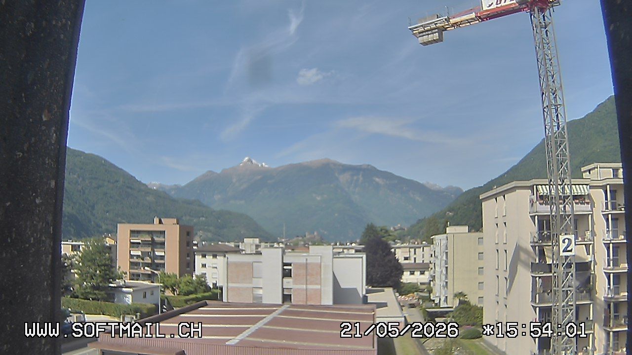 Bellinzona: Tessin, Schweiz: Giubiasco Richtung 3 Castelli di