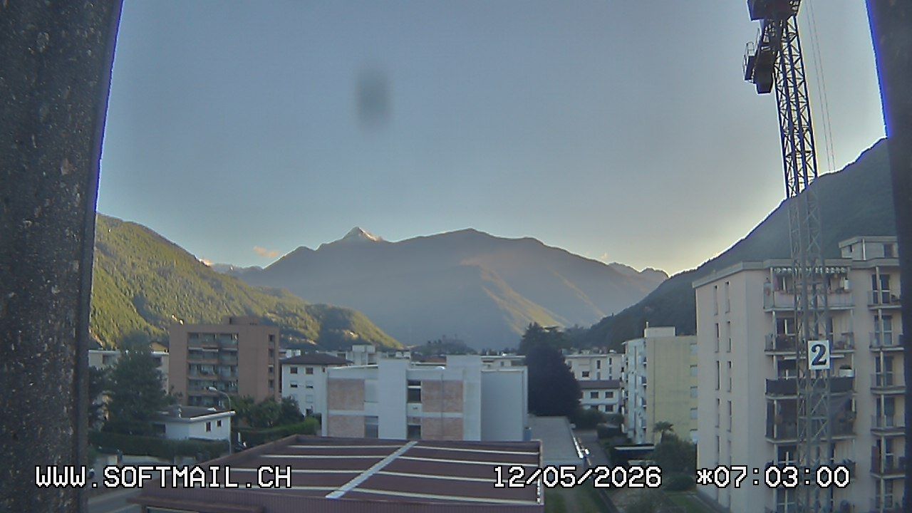Bellinzona: Tessin, Schweiz: Giubiasco Richtung 3 Castelli di