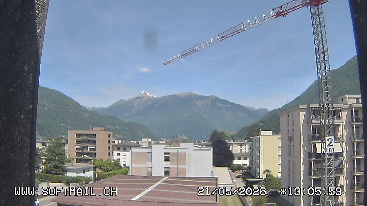 Bellinzona: Tessin, Schweiz: Giubiasco Richtung 3 Castelli di
