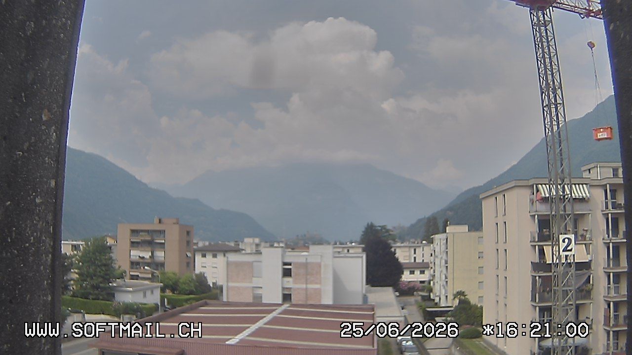 Bellinzona: Tessin, Schweiz: Giubiasco Richtung 3 Castelli di