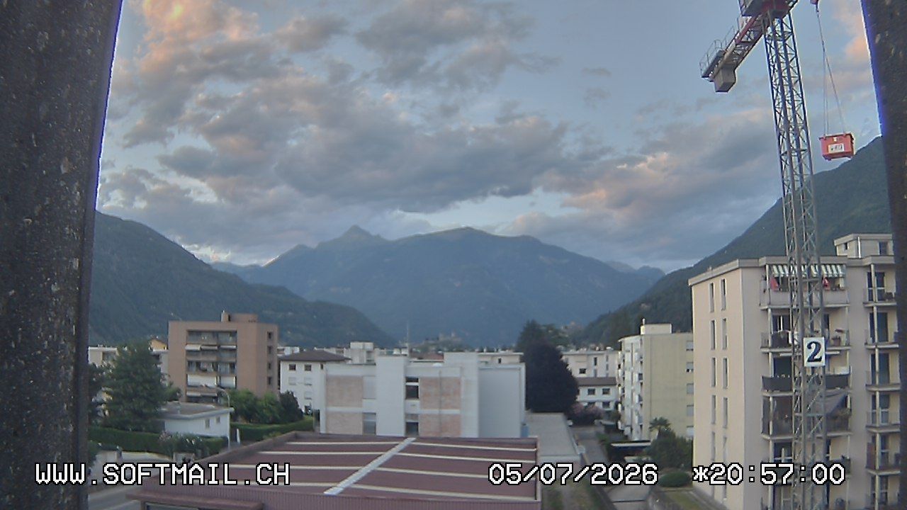 Bellinzona: Tessin, Schweiz: Giubiasco Richtung 3 Castelli di
