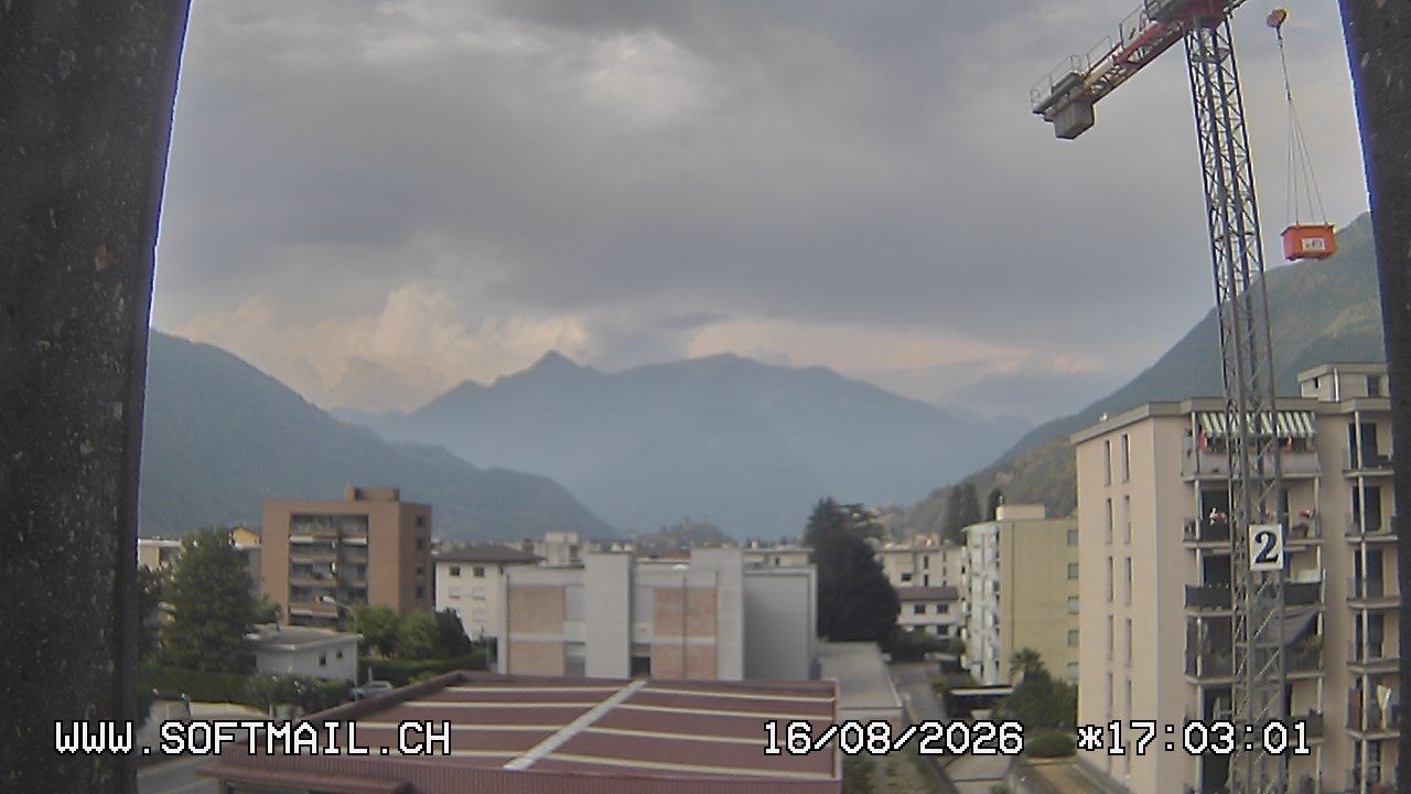 Bellinzona › Norden: Tessin, Schweiz: Giubiasco Richtung 3 Castelli di