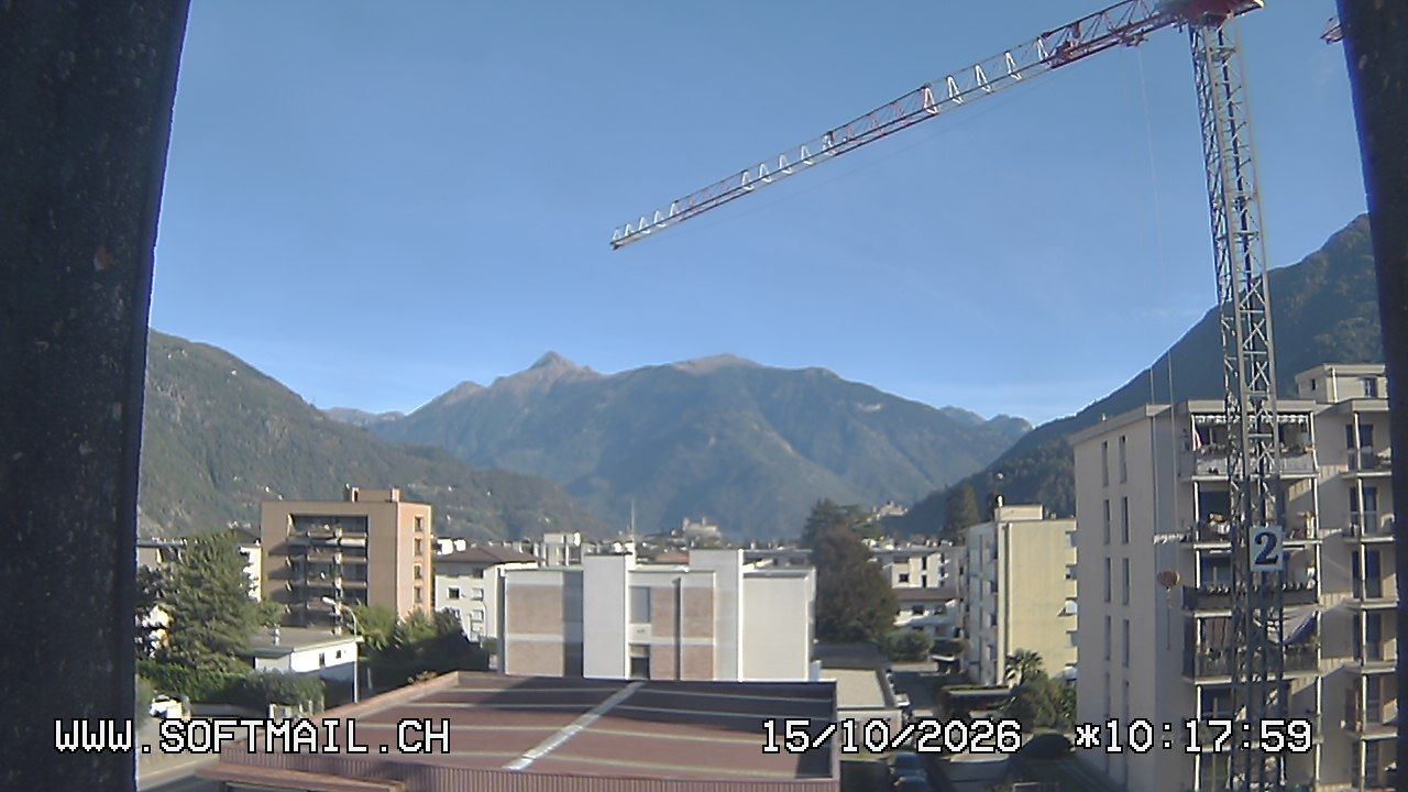 Bellinzona › Norden: Tessin, Schweiz: Giubiasco Richtung 3 Castelli di