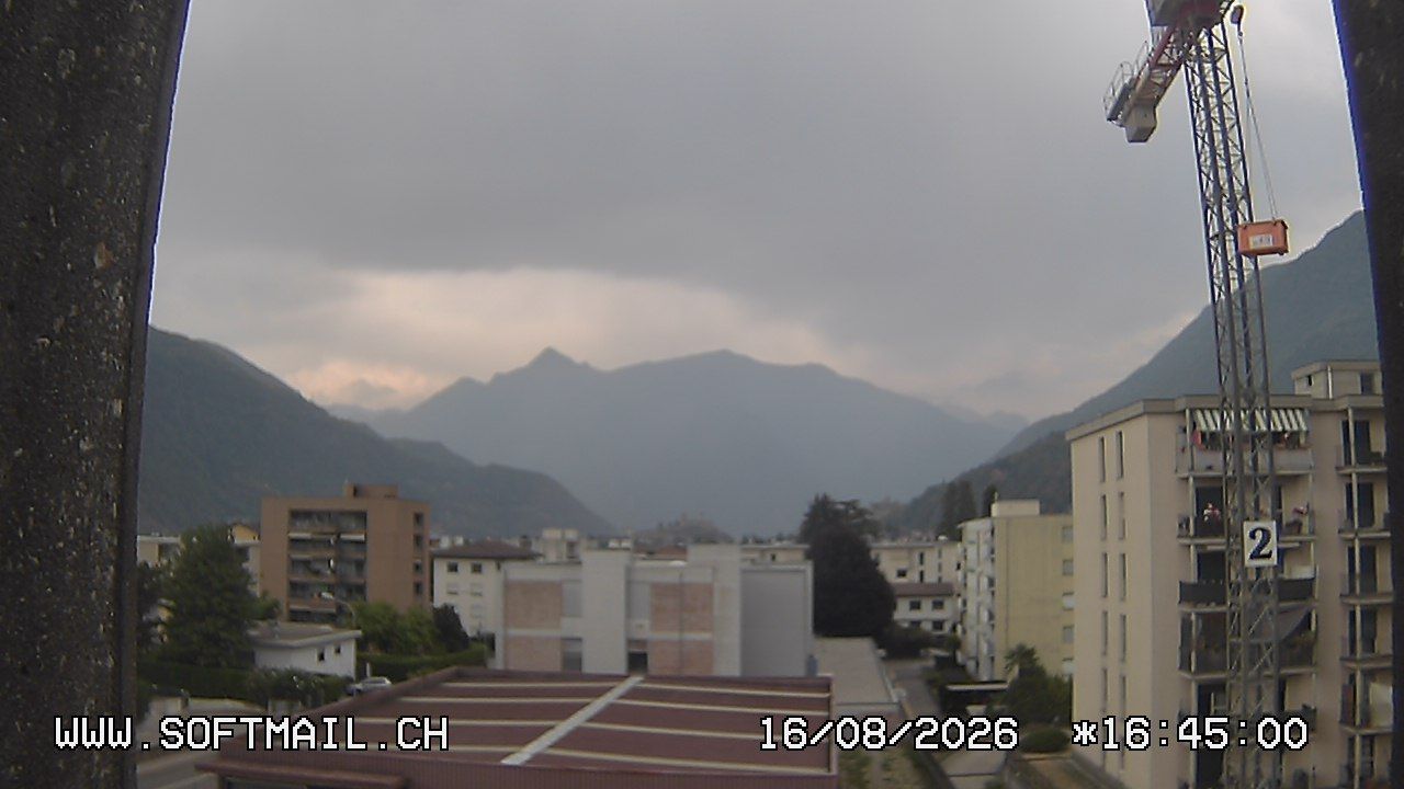 Bellinzona › Norden: Tessin, Schweiz: Giubiasco Richtung 3 Castelli di