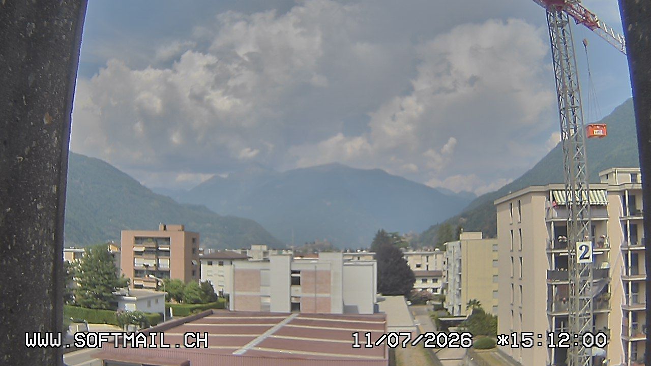 Bellinzona: Tessin, Schweiz: Giubiasco Richtung 3 Castelli di