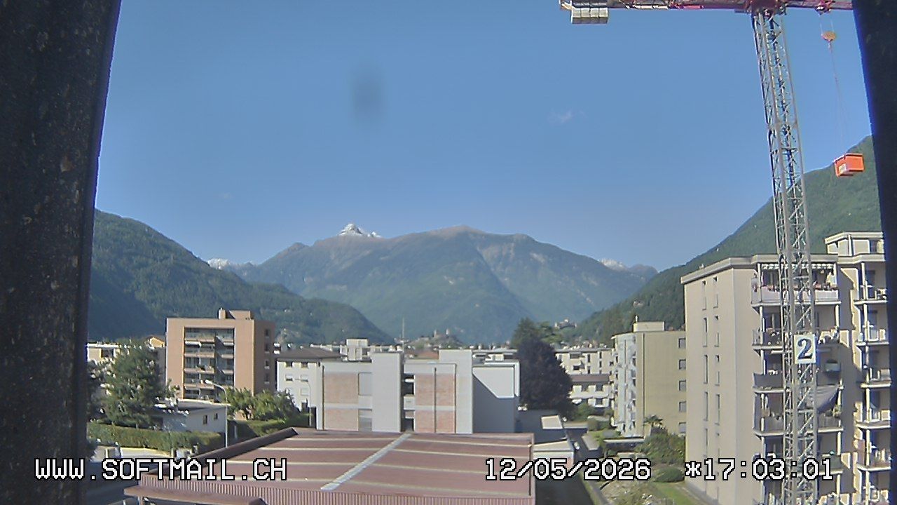 Bellinzona: Tessin, Schweiz: Giubiasco Richtung 3 Castelli di
