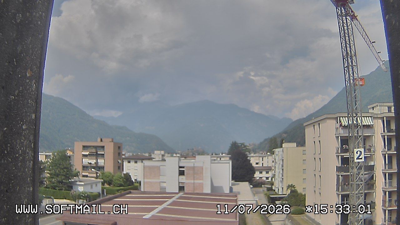 Bellinzona: Tessin, Schweiz: Giubiasco Richtung 3 Castelli di