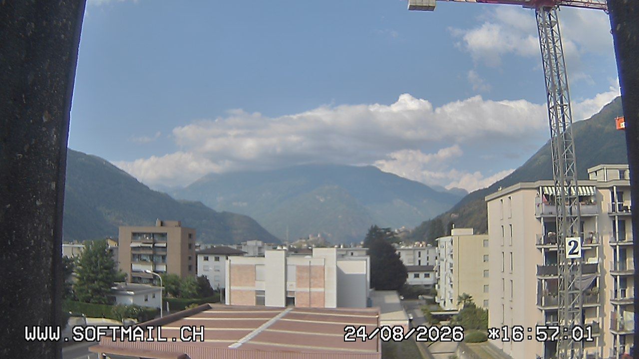 Bellinzona › Norden: Tessin, Schweiz: Giubiasco Richtung 3 Castelli di