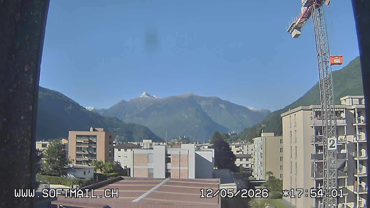 Bellinzona: Tessin, Schweiz: Giubiasco Richtung 3 Castelli di