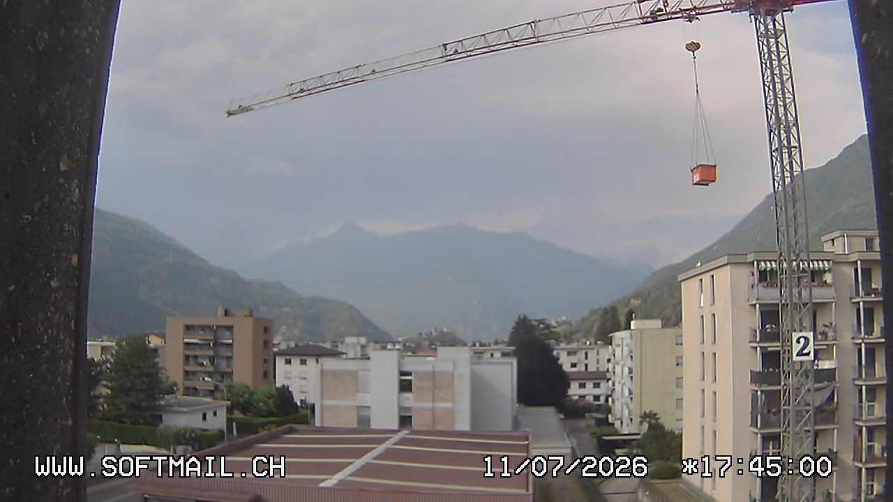 Bellinzona: Tessin, Schweiz: Giubiasco Richtung 3 Castelli di