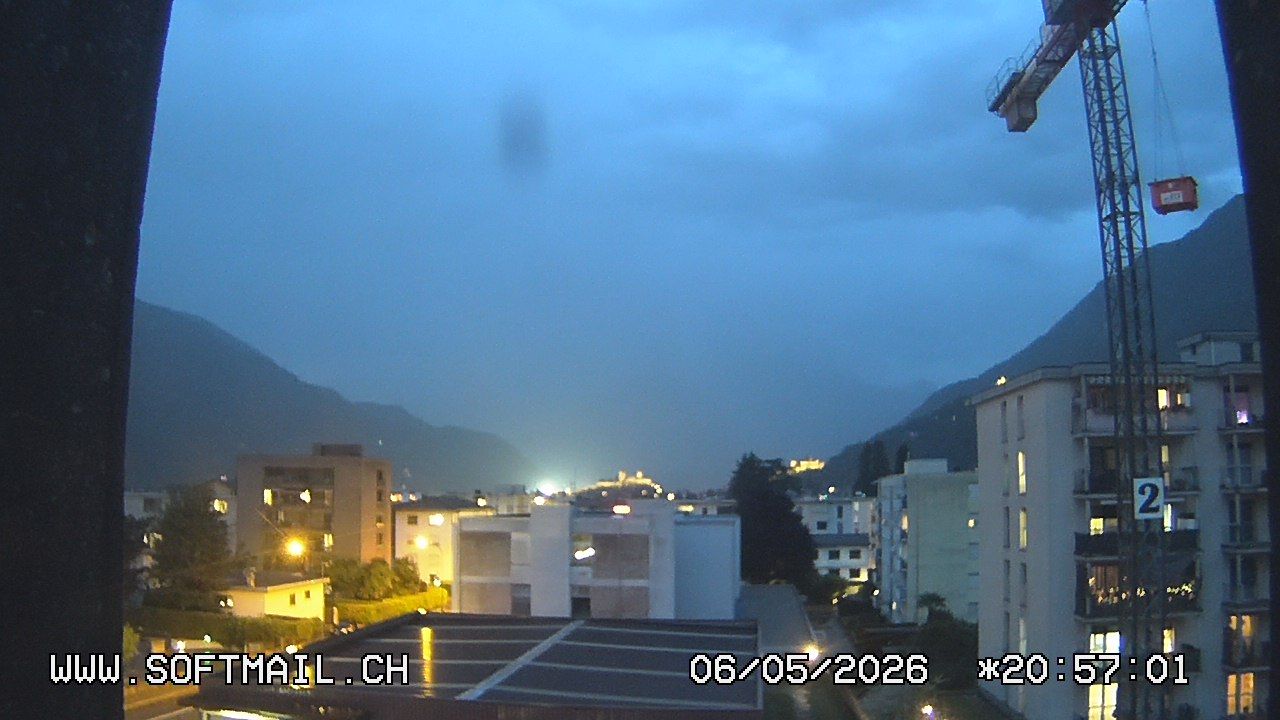 Bellinzona: Tessin, Schweiz: Giubiasco Richtung 3 Castelli di