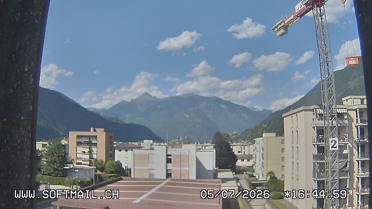 Bellinzona: Tessin, Schweiz: Giubiasco Richtung 3 Castelli di