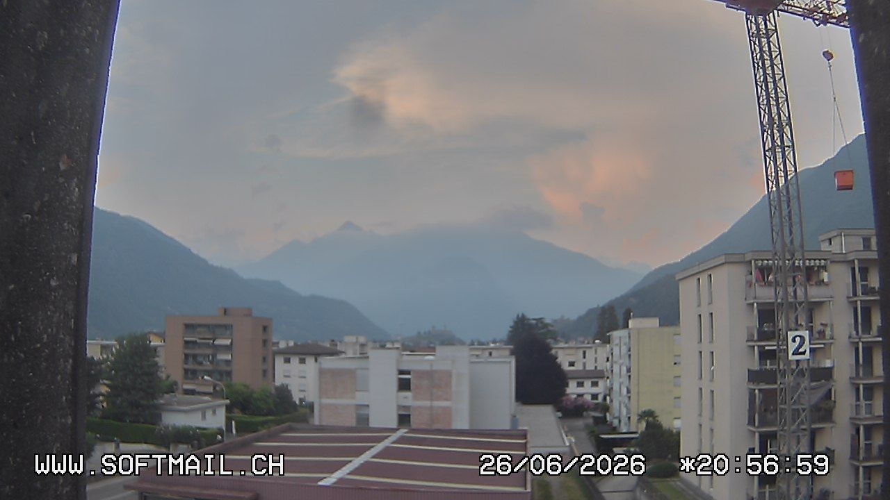 Bellinzona: Tessin, Schweiz: Giubiasco Richtung 3 Castelli di