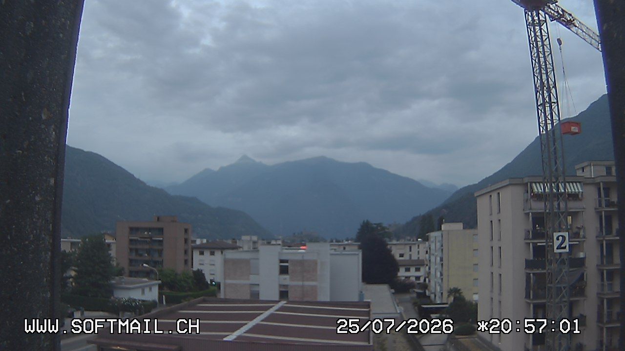 Bellinzona: Tessin, Schweiz: Giubiasco Richtung 3 Castelli di