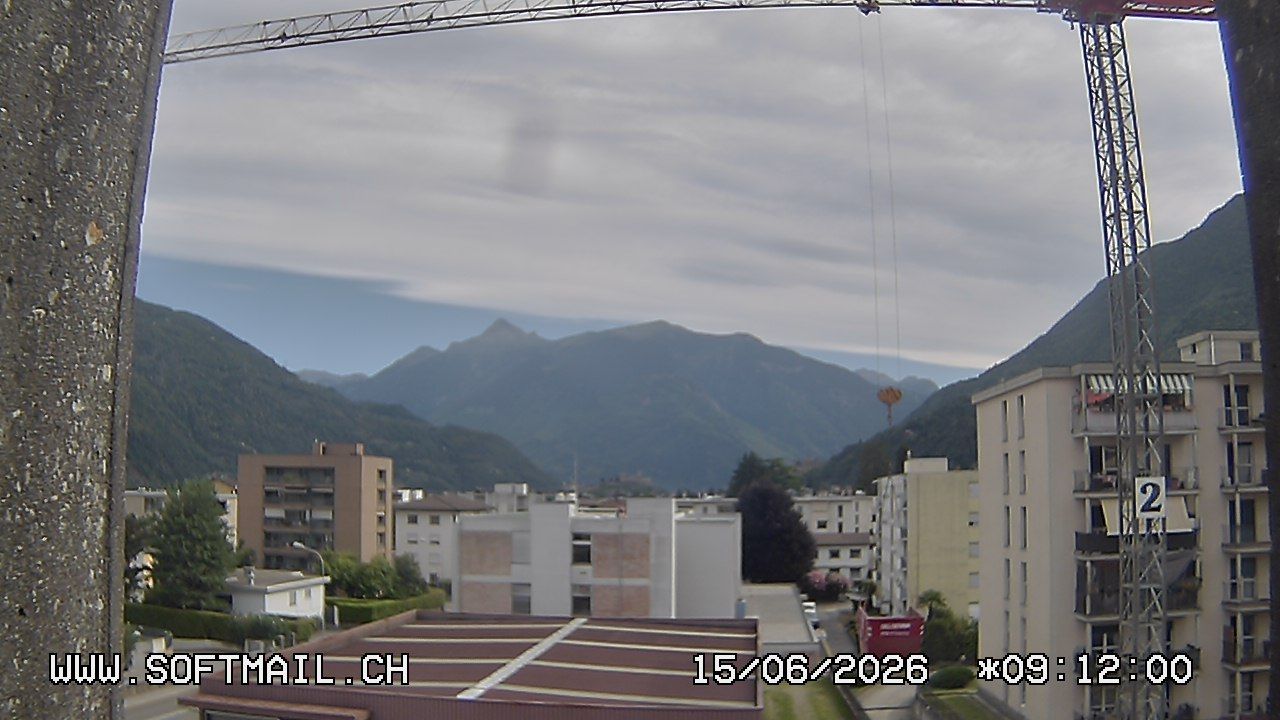 Bellinzona: Tessin, Schweiz: Giubiasco Richtung 3 Castelli di