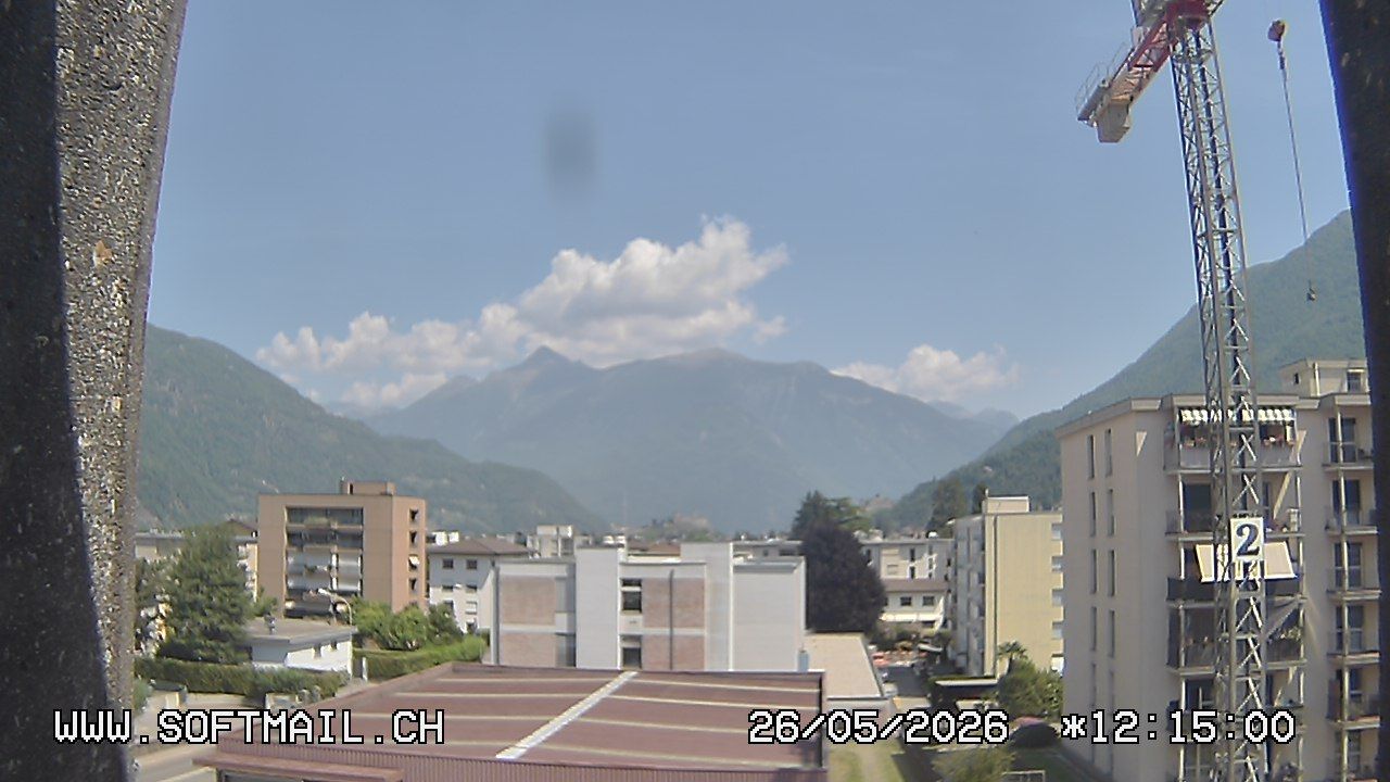 Bellinzona: Tessin, Schweiz: Giubiasco Richtung 3 Castelli di