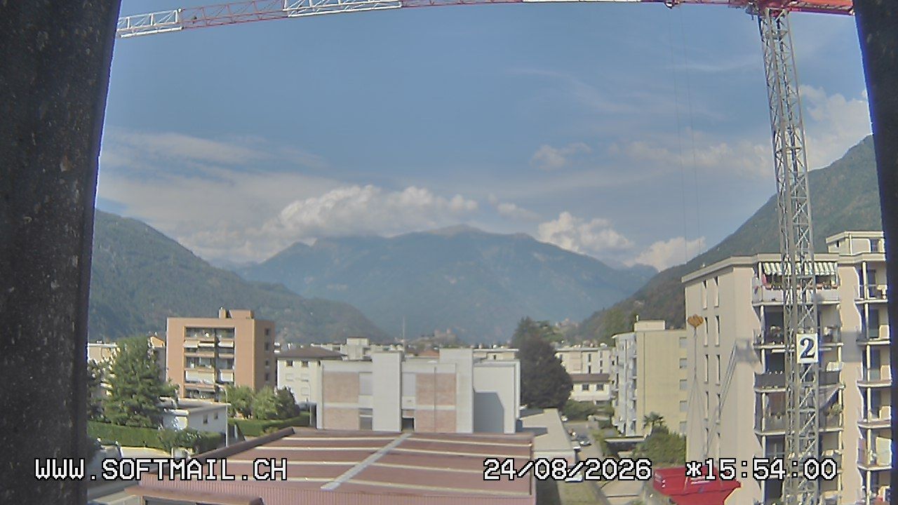 Bellinzona › Norden: Tessin, Schweiz: Giubiasco Richtung 3 Castelli di