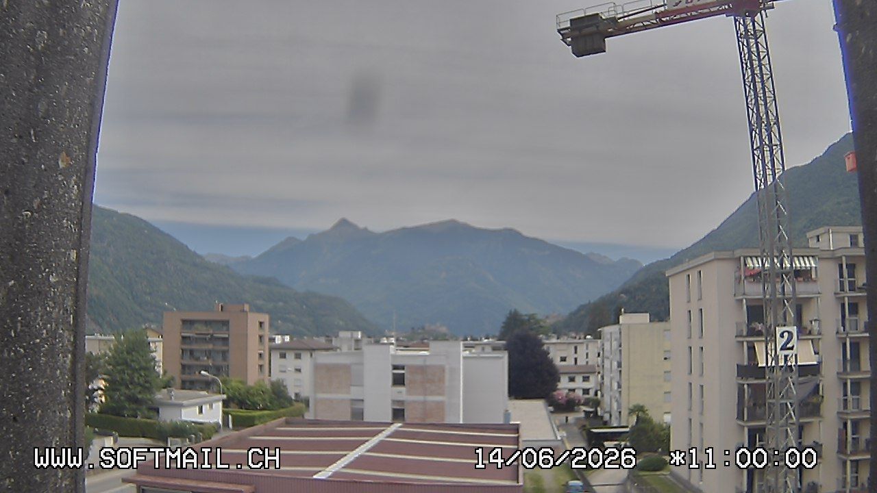 Bellinzona: Tessin, Schweiz: Giubiasco Richtung 3 Castelli di