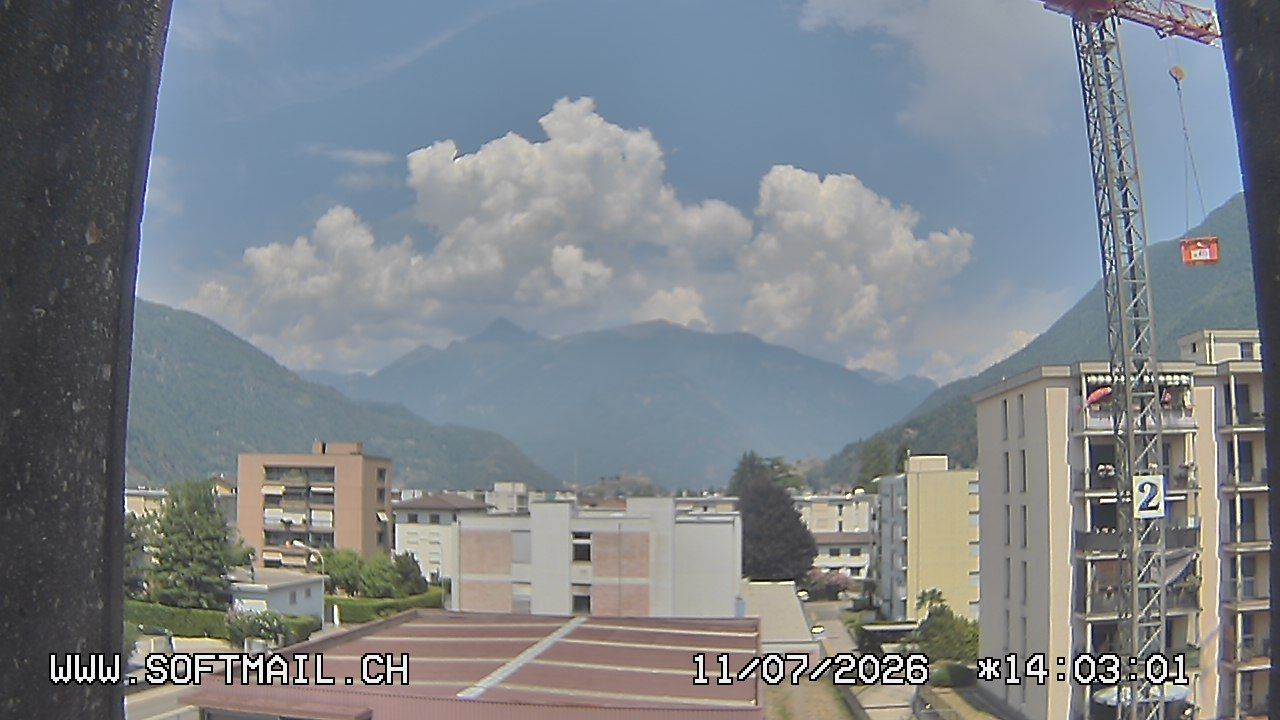 Bellinzona: Tessin, Schweiz: Giubiasco Richtung 3 Castelli di