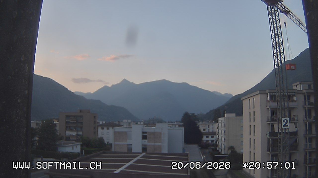 Bellinzona: Tessin, Schweiz: Giubiasco Richtung 3 Castelli di