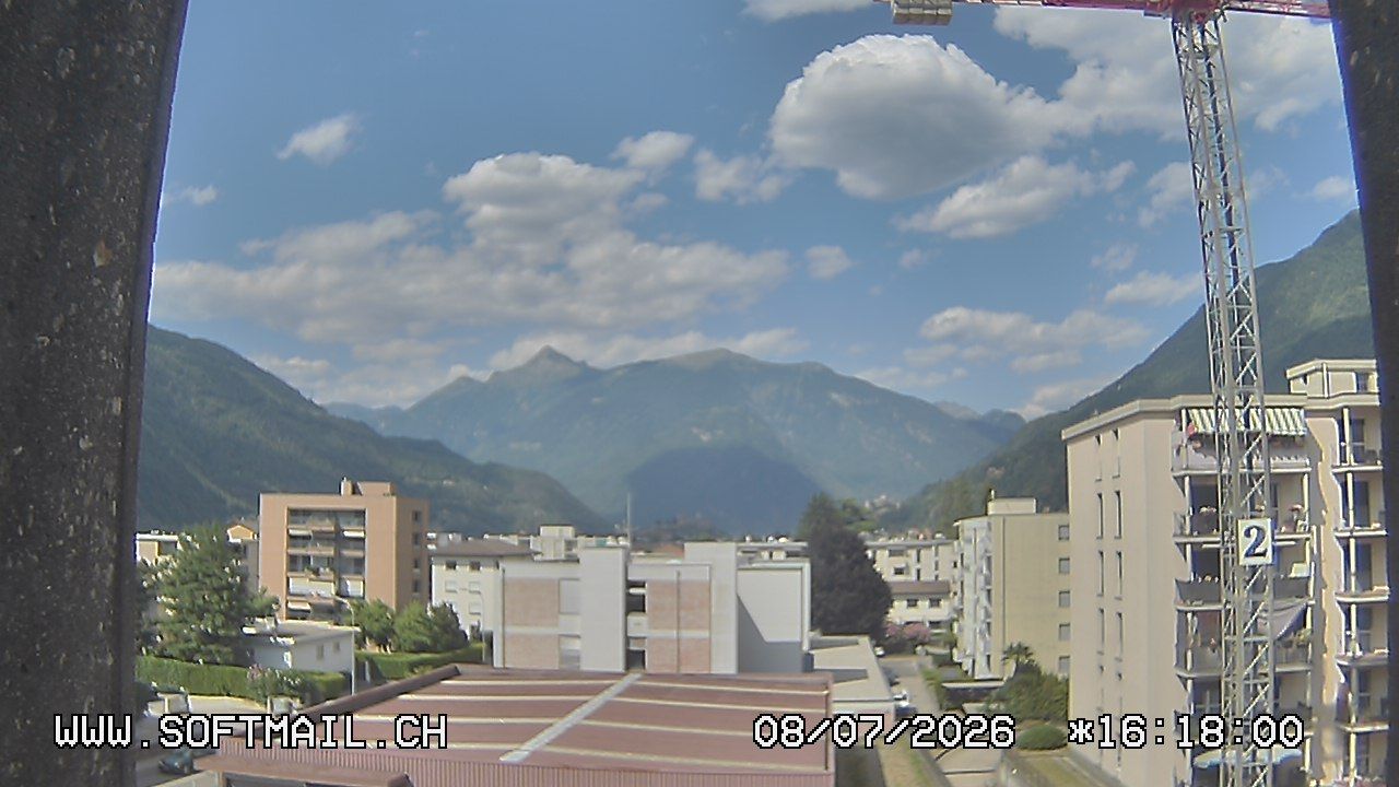 Bellinzona: Tessin, Schweiz: Giubiasco Richtung 3 Castelli di