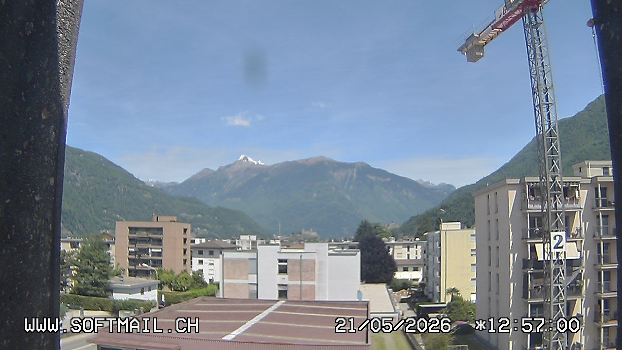 Bellinzona: Tessin, Schweiz: Giubiasco Richtung 3 Castelli di