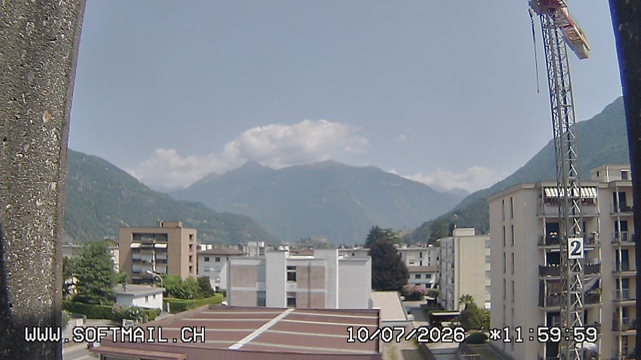 Bellinzona: Tessin, Schweiz: Giubiasco Richtung 3 Castelli di