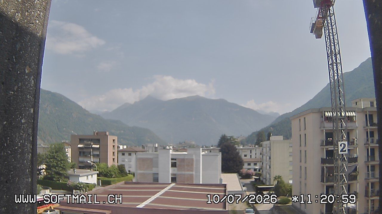 Bellinzona: Tessin, Schweiz: Giubiasco Richtung 3 Castelli di