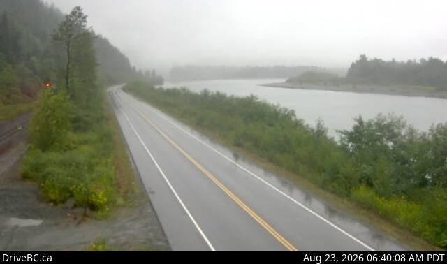 Traffic Cam Port Edward › East: Hwy 16, next to the Skeena River, about 70 KM east of Prince Rupert, looking east