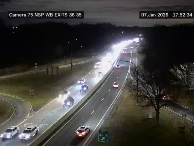 Traffic Cam Westbury › West: NSP at East of LIE Connector