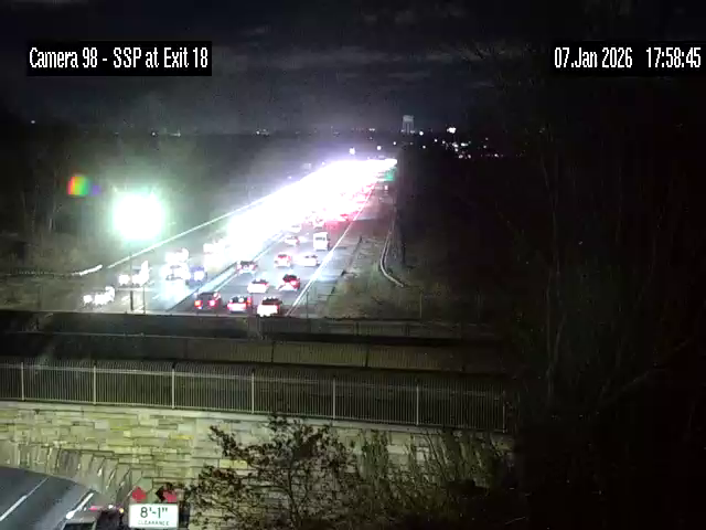 Traffic Cam Hewlett Neck › West: SSP at Exit 18 - Eagle Ave - Hempstead Lake State Park
