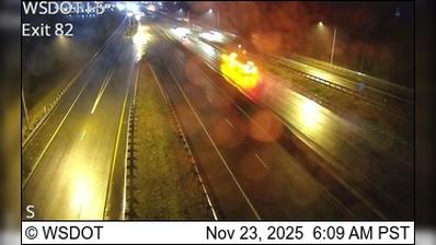 Traffic Cam Centralia › North: I-5 at MP 82.2: NB Exit