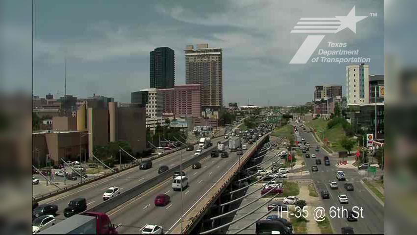 Traffic Cam Austin › North: I-35 @ 6th