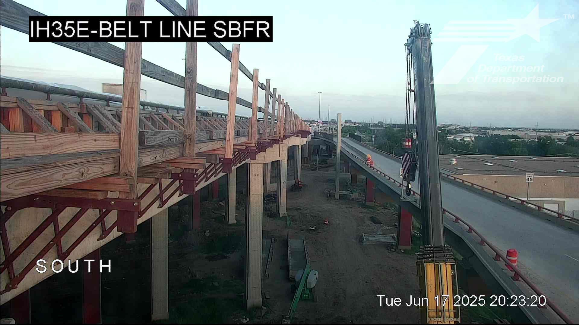 Traffic Cam Carrollton › North: I-35E @ Belt Line SB
