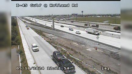 Traffic Cam Texas City › South: I-45 Gulf @ Holland Rd