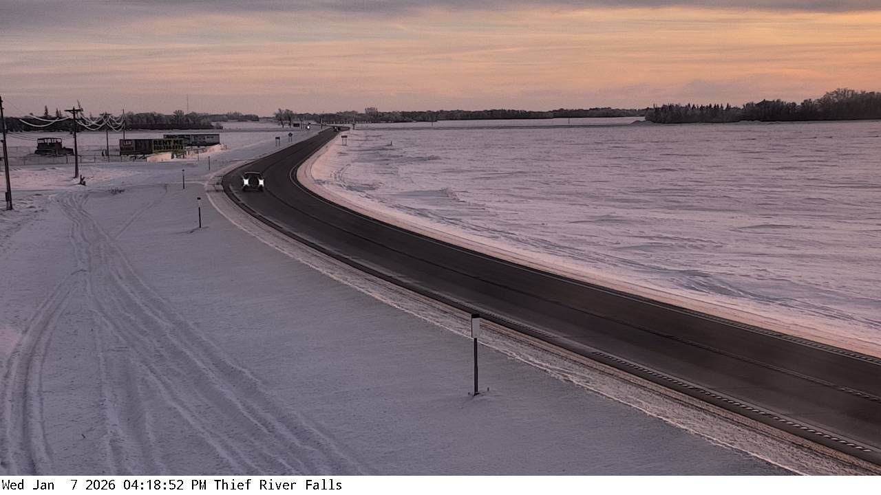 Traffic Cam Dakota Junction: US 59: U.S.59 (Thief River F - MP 363.4): U.S.59 (Thief River F - MP 363.4) View