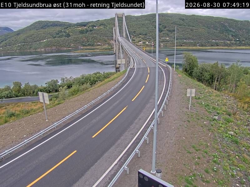 Traffic Cam Gausvik: E10 Tjeldsundbrua øst (Tjeldsundet)