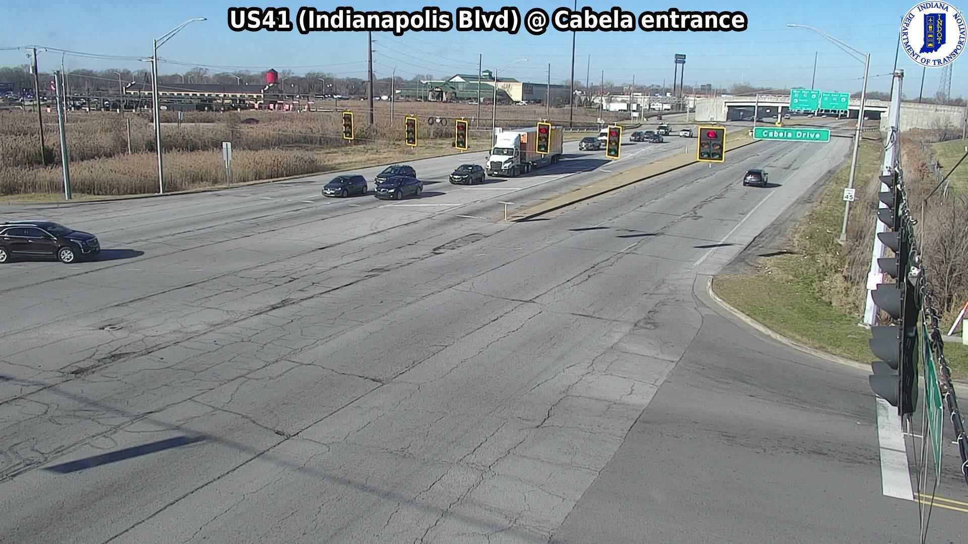 Traffic Cam Hammond: SIGNAL: US41 (Indianapolis Blvd) @ Cabela entrance