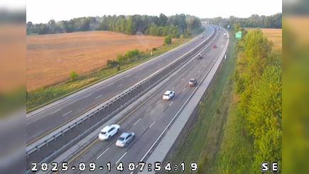 Traffic Cam Anderson: I-69: 1-069-220-3-1 N OF SR