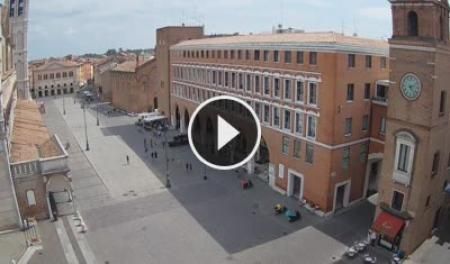 Traffic Cam Ferrara › South-East: Piazza Trento e Trieste