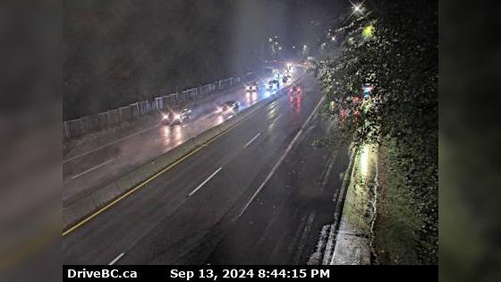 Traffic Cam West Vancouver › West: Hwy 1 at Hadden Drive ramp for Taylor Way, looking west