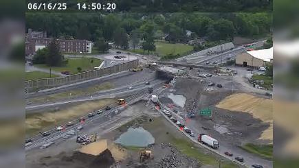 Traffic Cam Syracuse › North: I-81 south of Exit 16A (I-481)